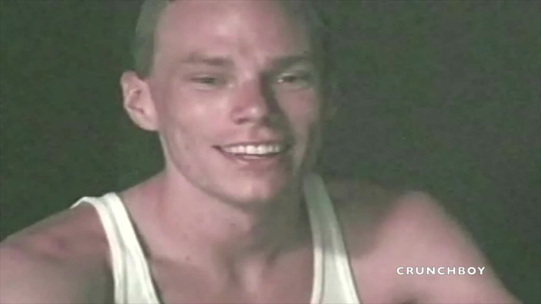 GAY VINTAGE PORN: 这个男孩是abbbel为了乐趣而自动吸吮