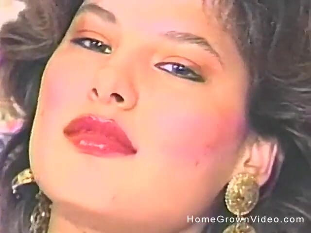 Homegrown Vintage: Glamour babe's camera show