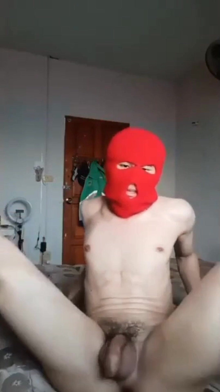 Louswee: Exploring My Own Body