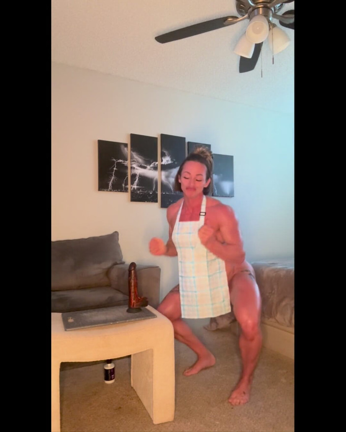 Simone Steele: Kirli apron sürtük