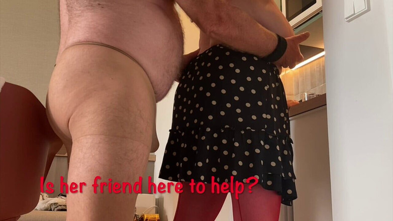 Mr MF: I piedi della signora matura in cucina