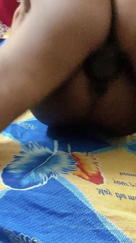 Makcik seksi berkongkek pepek keras apabila ankel di tiada di rumah