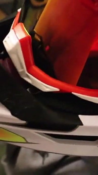 Gearhead em Mxhelmet chupando pau