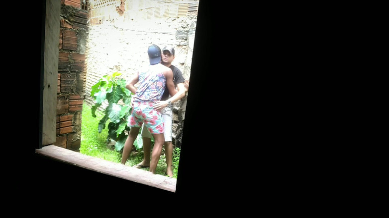 MiguellTrajano: डिलीवरी मैन बिना कंडोम के सेक्स करने के लिए एक परित्यक्त स्थान पर चढ़ गया