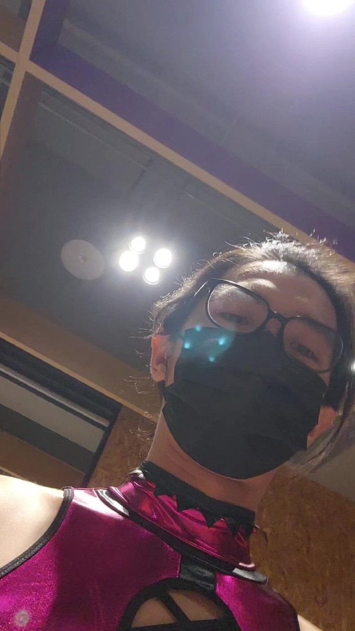NotAFuta: Mileena दिखावटी रंडी सार्वजनिक रूप से