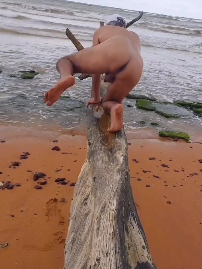 Ladysilvas: Ladysilva il mio culo grosso sulla spiaggia