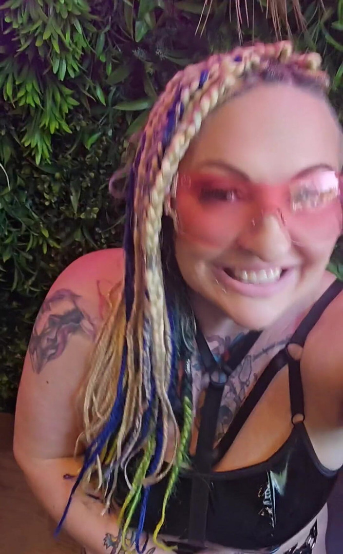 Livie Blainn: 그냥 오싹한 스윙