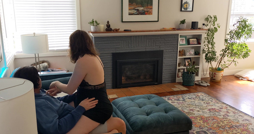 Jess and James TOYST: Sekstape #16 - Inbreken op de nieuwe bank - 5-7-2022