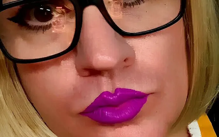 CindieLove: Cindie love sexy skirt sissy fucks clit like pussy
