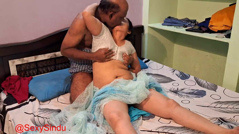 Sexy sindu: Секс индийской бхабхи в Сари с 50-летним мужчиной