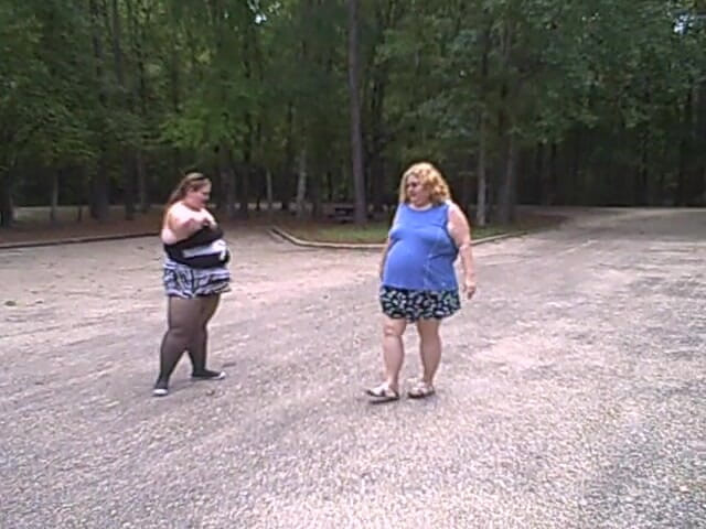 BBW nurse Vicki adventures with friends: Awek montel bermain bola tampar dengan belon