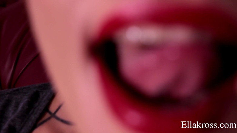 Ella Kross: 내 예쁜 입에 쓰다듬어!