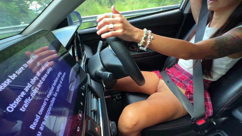 TenderMolly: Ich fahre nackt und masturbiere