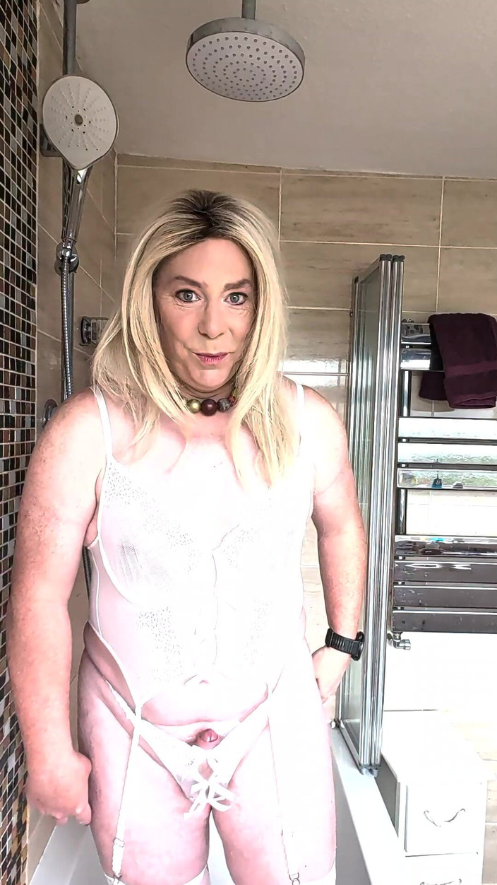 NikkiGee: Grande, Dildo grosso e sborra!