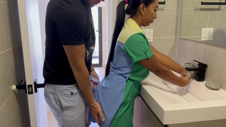 Leyne Rodriguez: Freeuse Stepmom Received Cum From Stepson and Friends