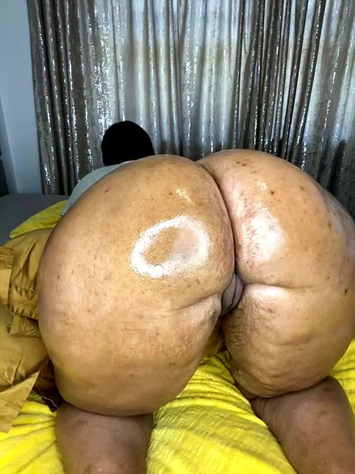 Big black clapping booties: Branlette jusqu’à l’extrême, épisode 1029