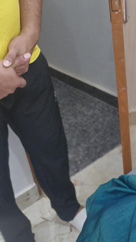 Alisha Bhabhi Gave Chance to Delivery Boy to Fuck Her