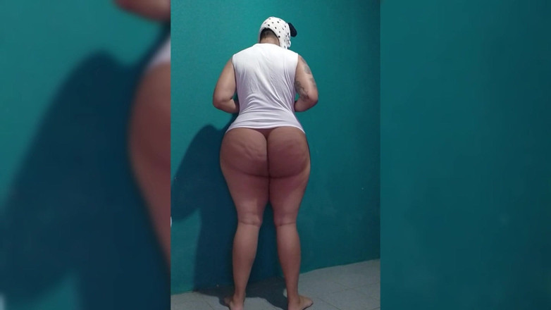 Sissy sapeca studio: Pantat besarku dan penisku yang besar