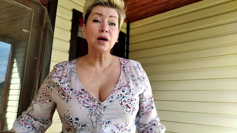 AimeeParadise: Dasar jalang! Biarkan aku mencambuk bibirmu dengan kontolku! Istriku adalah...