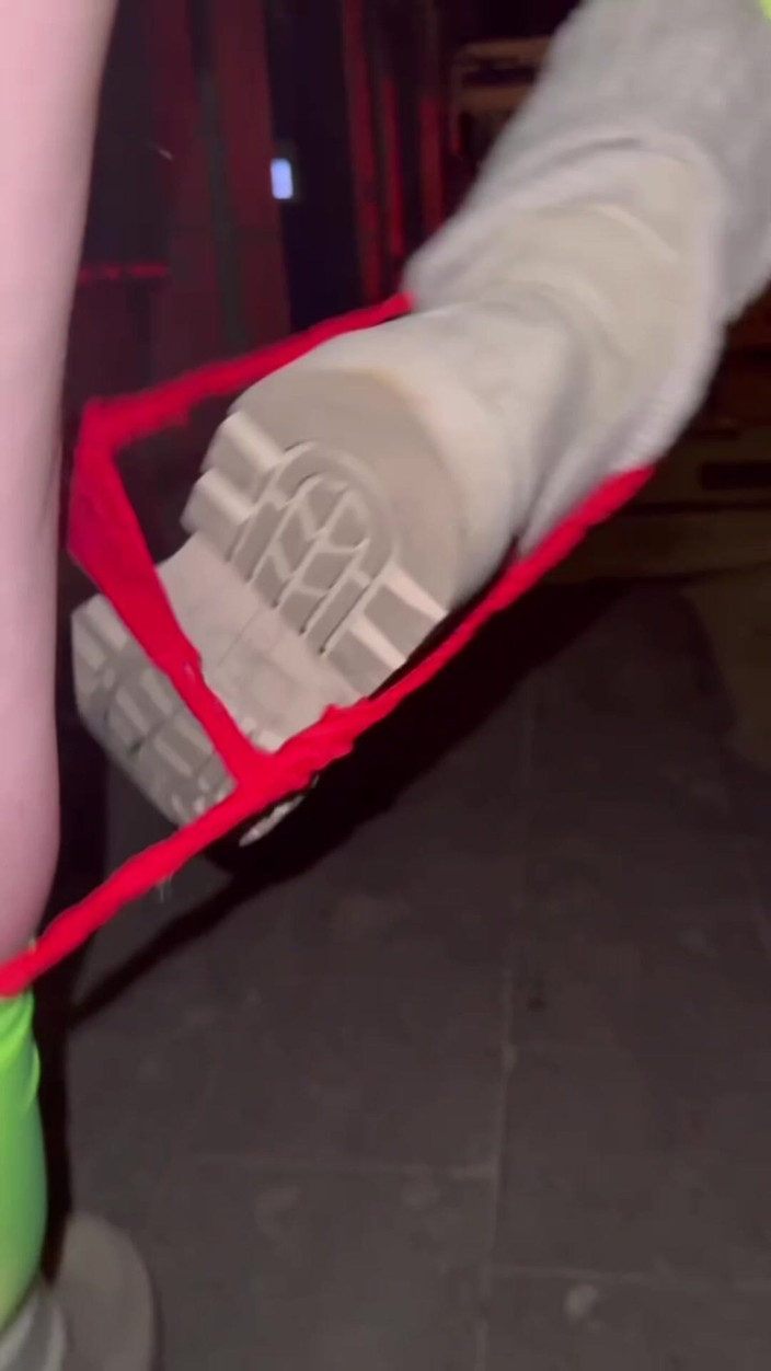 Elena917: Veřejná procházka a obnažování v prádle a punčochách