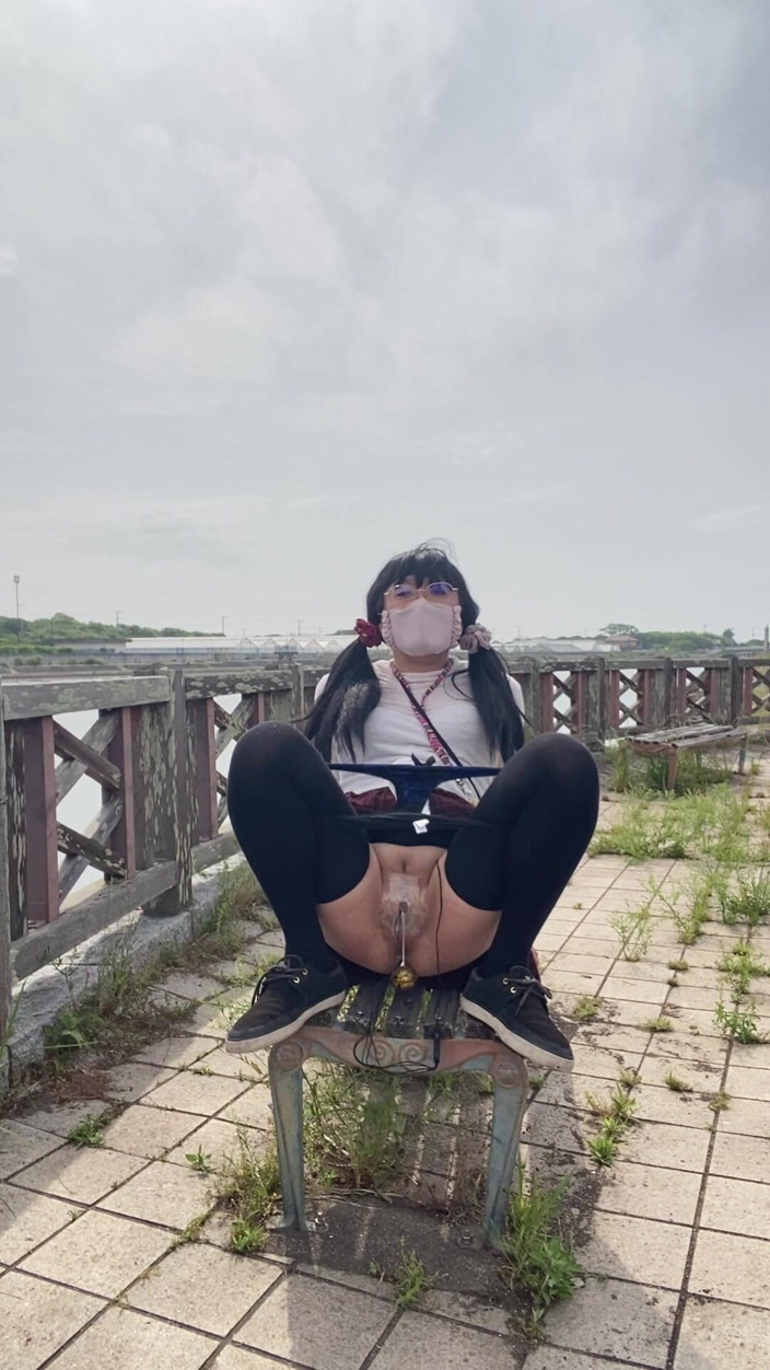megu2002: No238 팬티 노출 산책