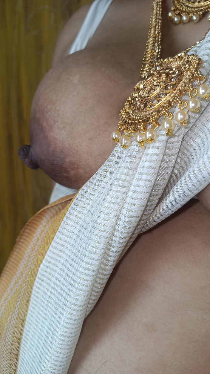 Pushpa studio: Fusk mallu moster het romantik bröst slickar het viral video