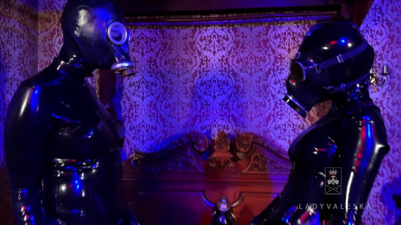 Lady Valeska: Pegging in Heavy Rubber and Gas Masks