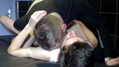 Gaybareback: Seb disetubuhi telanjang oleh twink dengan kontol xxl
