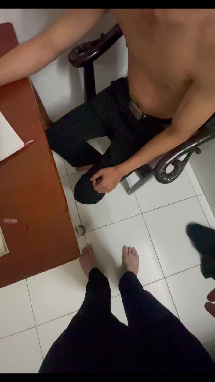 Quan Vietnam 18: Молодую девственницу- студентку, паренька наказать старый учитель, трах пальцами без презерватива подоили в первый раз