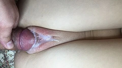 Cute Kissy: Дрочу на симпатичную киску и кончаю на ее розовые половые губы