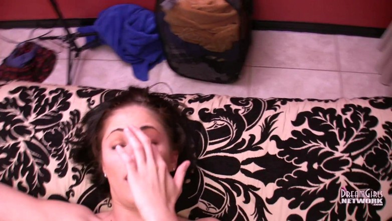 Dream Girls: La mora eccitante si scopa il cameraman