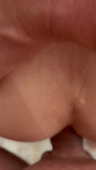 Porno-ehefrau hart in den arsch gefickt.