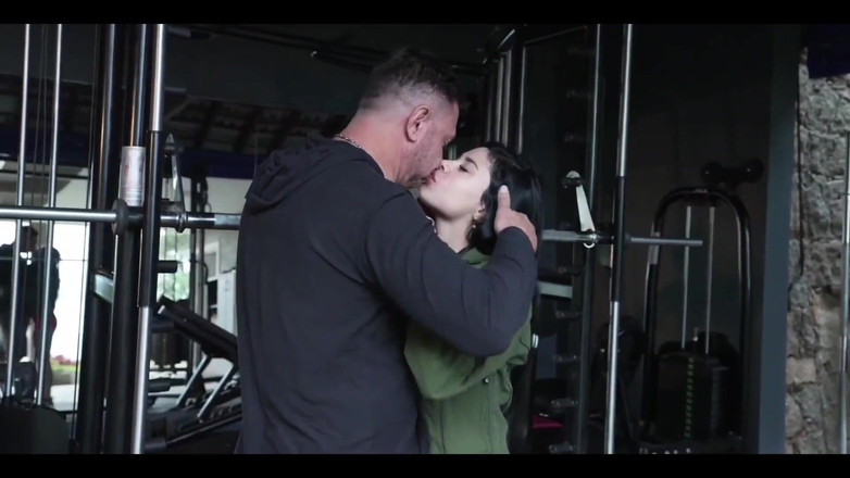 Jenni Faria: Byłem na treningu na siłowni, kiedy przybyli dwaj gorąci faceci,...