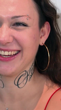 Gotik sürtük muhteşem kendini anal meydan okumanın içine atıyor - serezade fakings black fix'te dev bir zenci yarağı alıyor