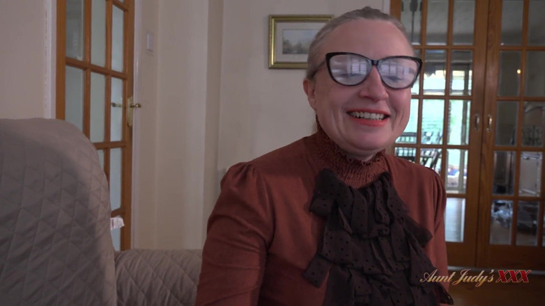 Aunt Judy's XXX: CiociaJudysXXX - Twój dojrzały nauczyciel MILF Pani Andrea Ann znajduje nowy...