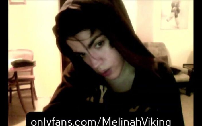 Melinah Viking: V zákulisí - focení s kapucí