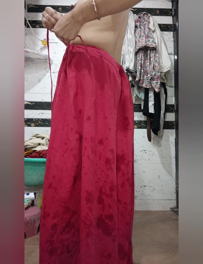 Priyahot77: Priya Bhabi Peticot Open Video Shoot