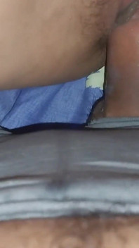 Perlahan-lambat awak sedang memecahkan pantat saya, ia adalah dubur pertama saya. Walaupun Ia Menyakitkan Saya Rasa Seperti Saya Suka. Creampie dubur.