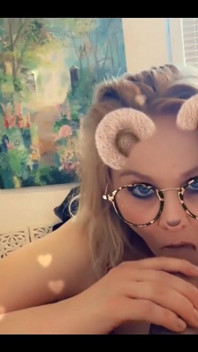 Gorąca blondynka get fucked cum w twarz