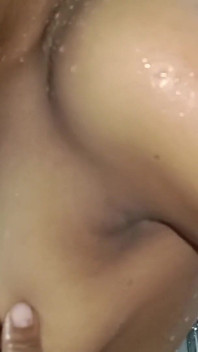 Fac Sex Cu Cumnata Mea În Timp Ce Face Baie În Baie.
