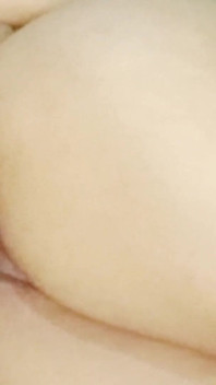 Mông to đã kết hôn với mông lớn giàu có