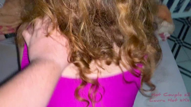 Hot Couple s2: Une voisine rousse demande une bite et reçoit du lait