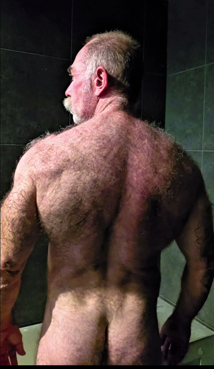 JackvanDean: Hairy Dilf Showing Physique