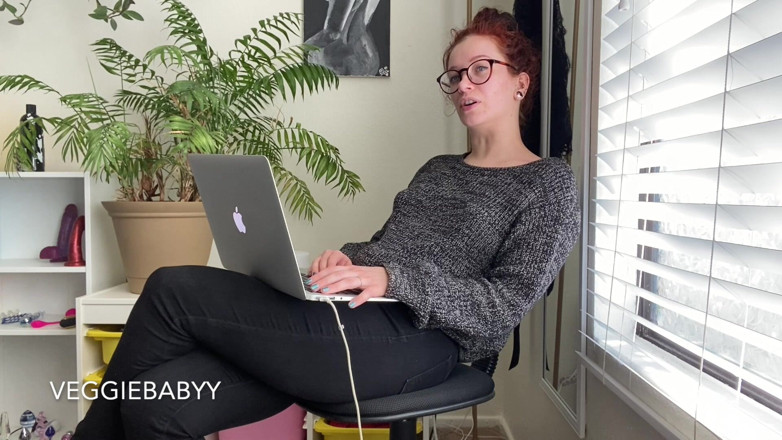 Veggiebabyy: Боссу нужна новая игрушка для траха, инструкция по дрочке