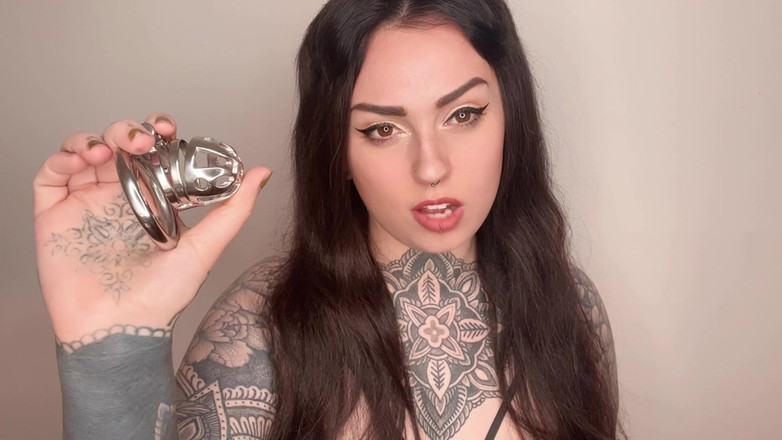 Miss Valentina: Seni bekaret kemerine kilitliyor