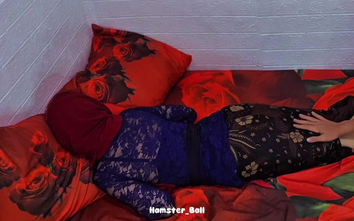Hamster_Ball: Demi-sœur infidèle à qui j’ai commandé une branlette et une pipe