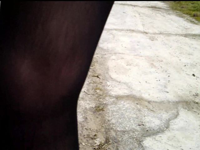 Car Breakdown in Fine Pantyhose (Carmen_Nylonjunge)