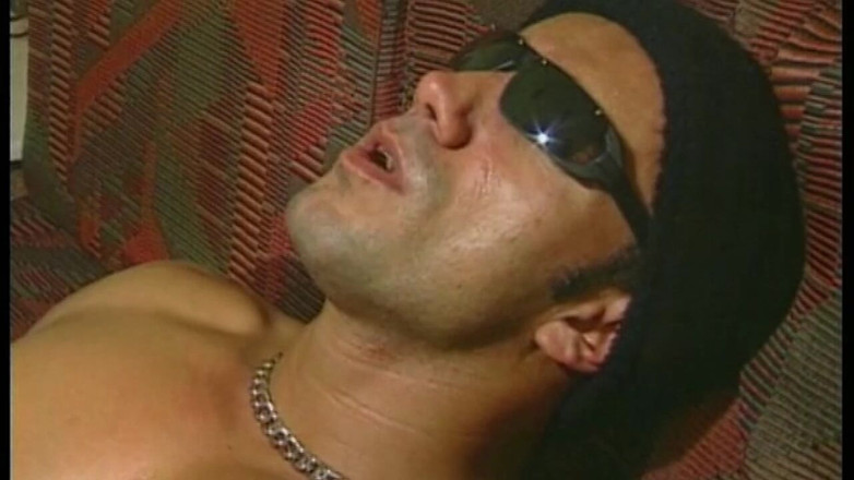 Boys boyz: Muscular Hunks Enjoy Raw Bareback Anal Session