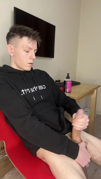 18 and Horny: Twink's Sticky Load Explosion