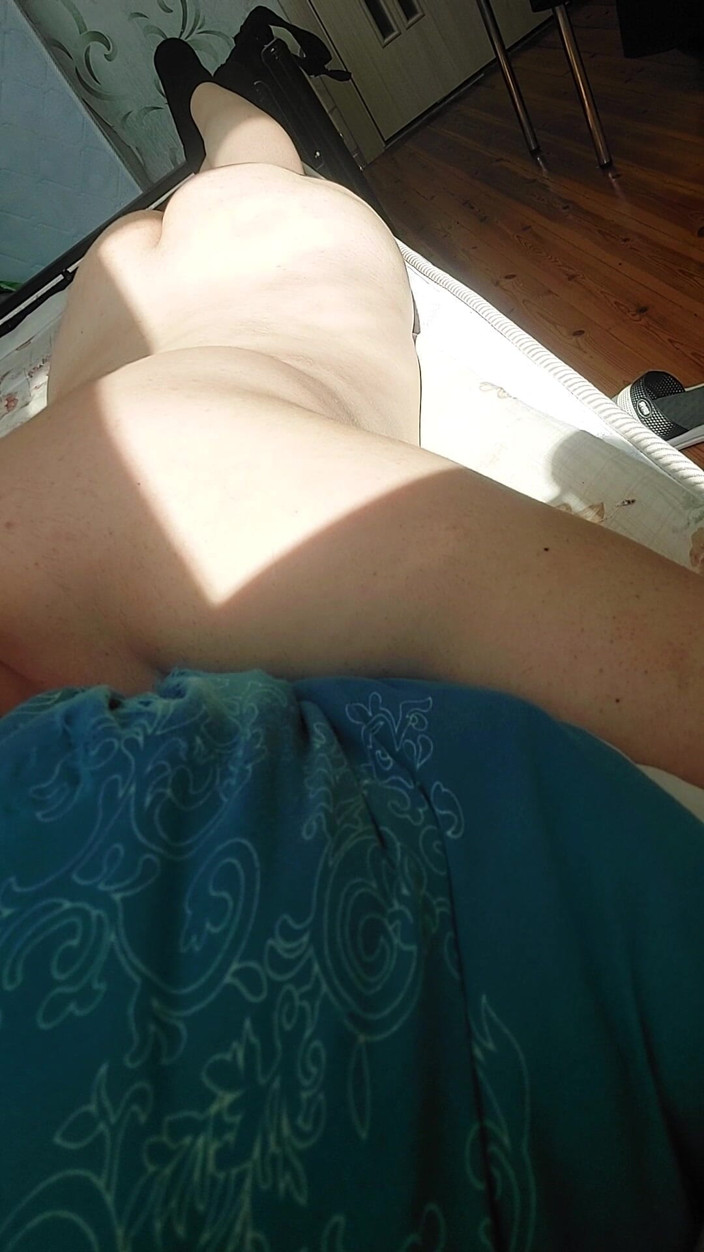 Kitty_Cross: Hezká blondýna Přírodní tělo roztomilé Sissy White Femboy Ženské tělo